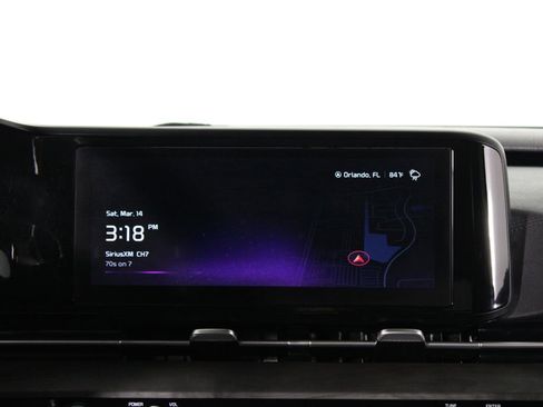 Used 2024 Kia Carnival EX image 7