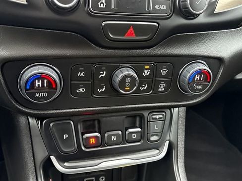 Used 2019 GMC Terrain Denali w/ Advanced Safety Package image 17