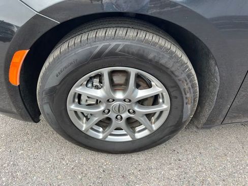 Used 2022 Chrysler Pacifica Touring FWD image 20