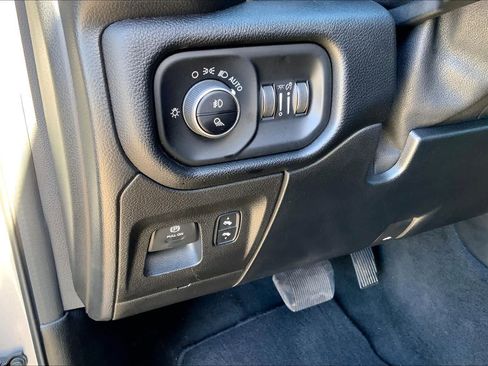 Used 2019 RAM 1500 Big Horn image 36