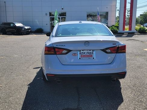 Used 2024 Nissan Altima 2.5 SR w/ SR Premium Package FWD image 8