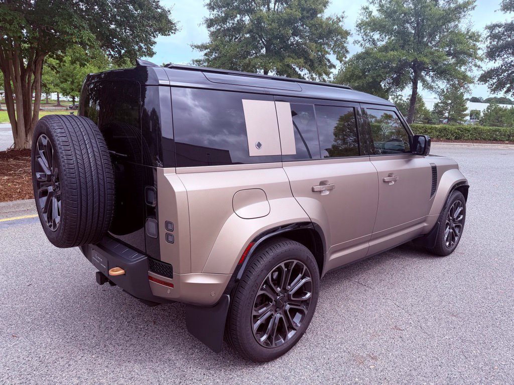 Used 2026 Land Rover Defender 110 OCTA AWD/4WD image 18