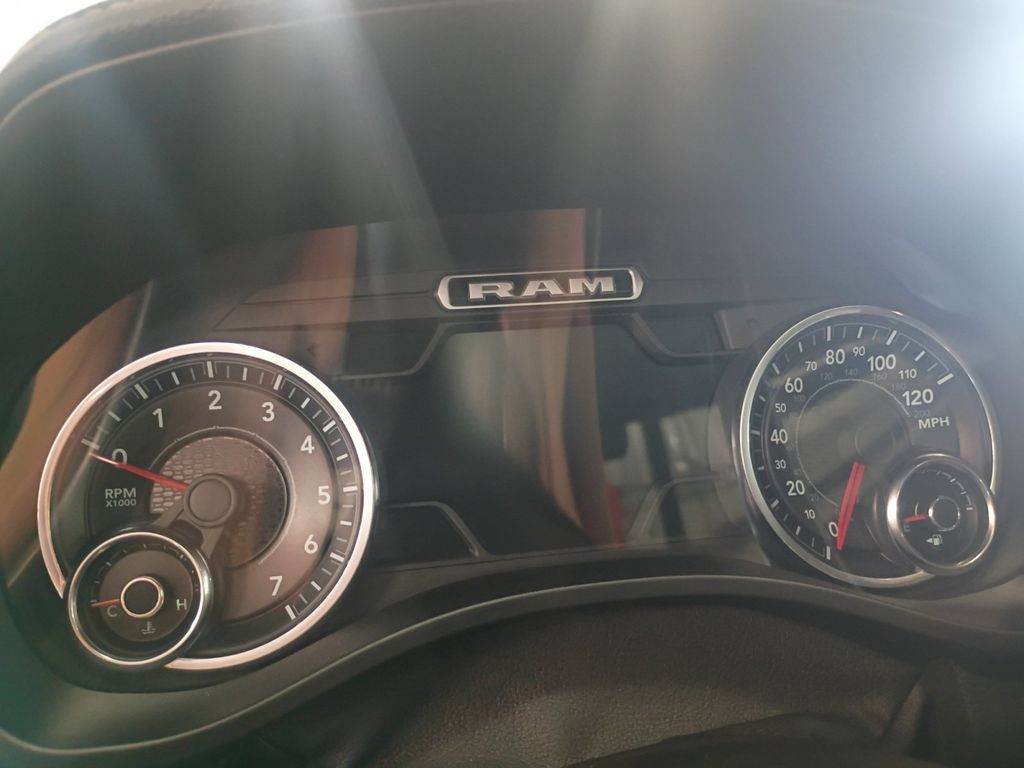 Used 2019 RAM 1500 Laramie AWD/4WD image 14