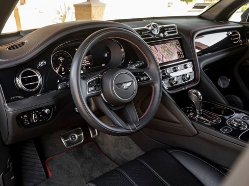 Certified 2022 Bentley Bentayga AWD/4WD image 20