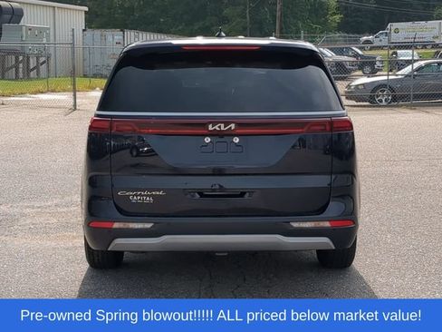 Used 2022 Kia Carnival LX FWD image 12