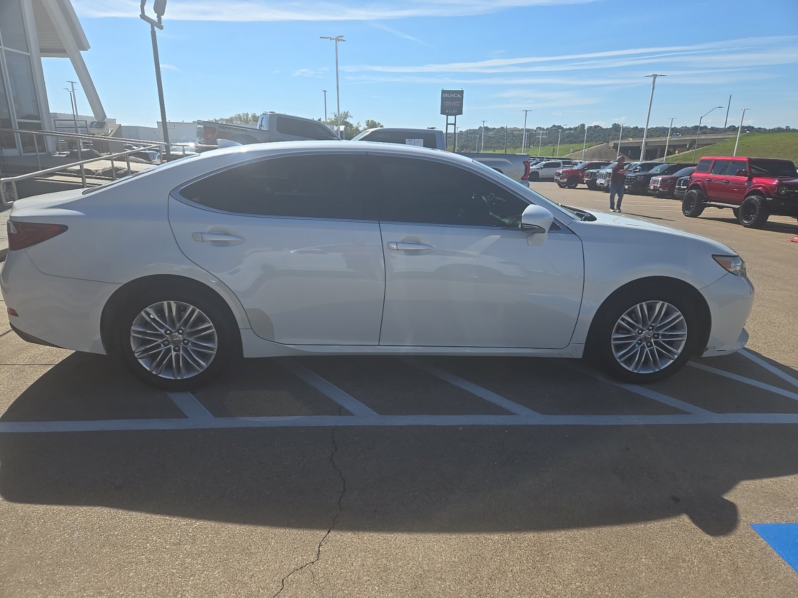 Used 2015 Lexus ES 350 w/ Luxury Package FWD image 5