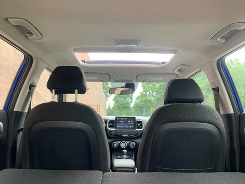 Used 2025 Hyundai Venue SEL FWD image 29