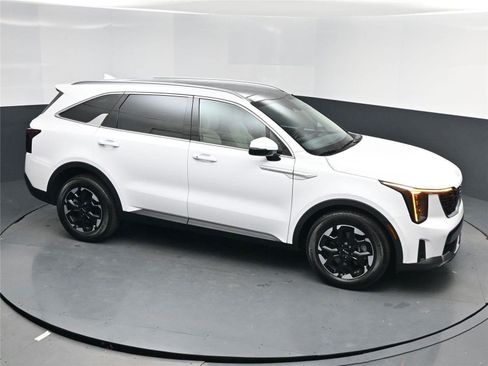 Used 2025 Kia Sorento S w/ Panoramic Sunroof Package image 21