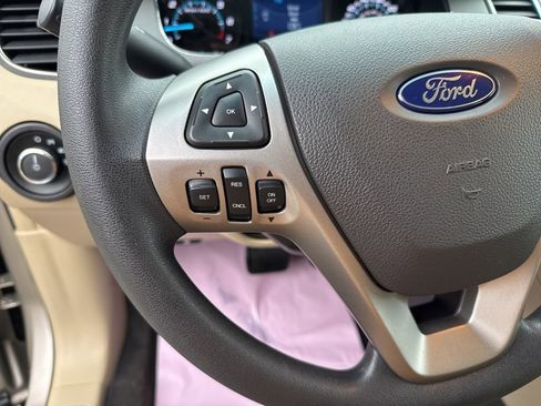 Used 2018 Ford Taurus SE image 24