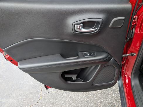 Used 2018 Jeep Compass Latitude w/ Popular Equipment Group FWD image 27