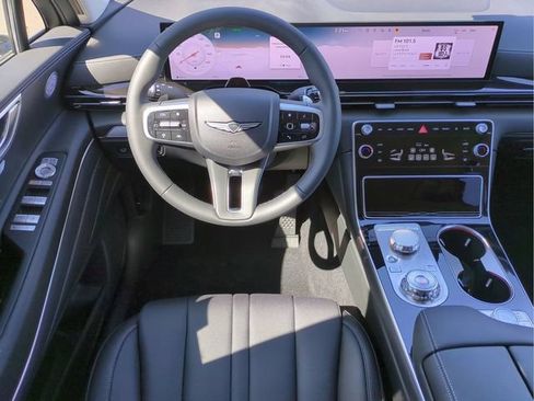 Certified 2025 Genesis GV80 2.5T Standard AWD/4WD image 14