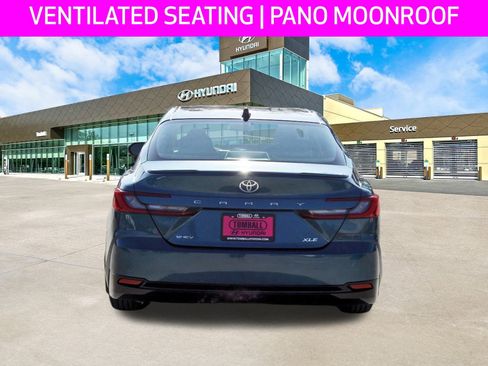 Used 2025 Toyota Camry XLE image 5