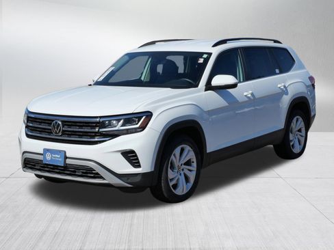 Certified 2021 Volkswagen Atlas SE w/ Towing Package image 3
