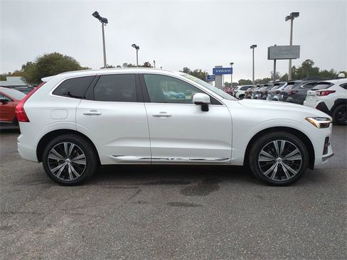 Used 2022 Volvo XC60 B5 Inscription w/ Climate Package image 3