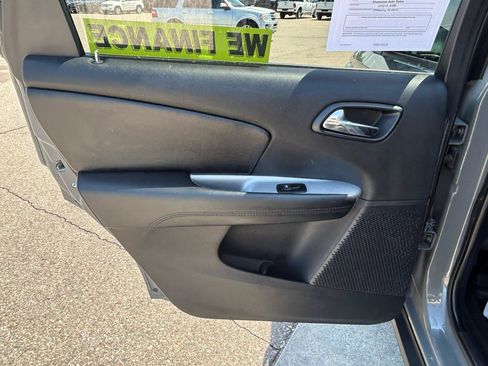 Used 2020 Dodge Journey SE w/ SE Popular Equipment Group FWD image 14