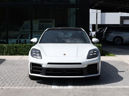 Used 2025 Porsche Panamera RWD image 3
