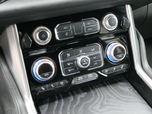 Used 2021 GMC Yukon Denali w/ Denali Premium Package image 20