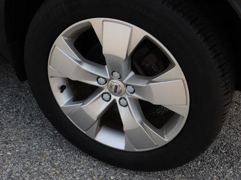 Used 2021 Volvo XC40 T4 Momentum FWD image 12