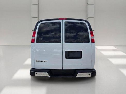 Certified 2024 Chevrolet Express 3500 LT w/ LT Preferred Equipment Group RWD image 4