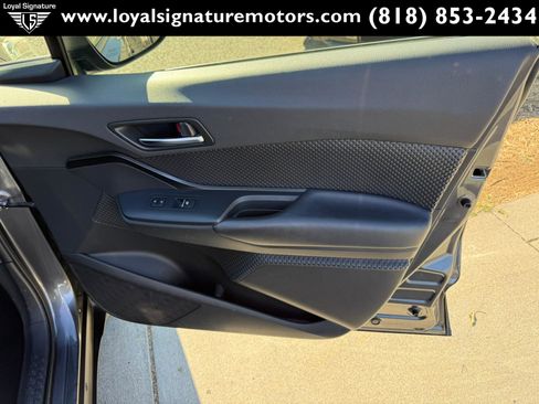 Used 2018 Toyota C-HR XLE FWD image 29