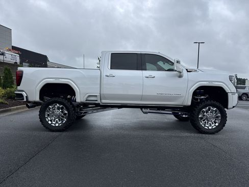 Used 2024 GMC Sierra 2500 Denali w/ Denali Reserve Package AWD/4WD image 11