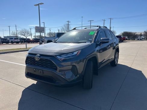 Used 2025 Toyota RAV4 XLE image 7