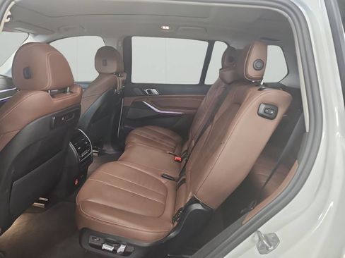 Used 2021 BMW X7 xDrive40i w/ Premium Package AWD/4WD image 16
