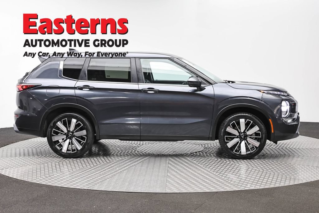 Used 2025 Mitsubishi Outlander SE AWD/4WD image 5