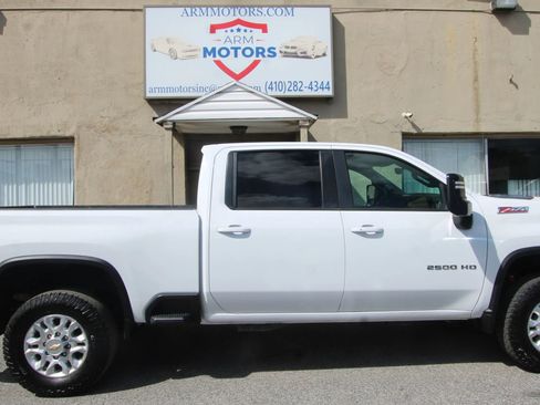 Used 2022 Chevrolet Silverado 2500 LT w/ Convenience Package AWD/4WD image 4