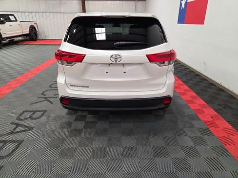Used 2019 Toyota Highlander LE image 9