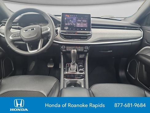 Used 2024 Jeep Compass Latitude AWD/4WD image 12