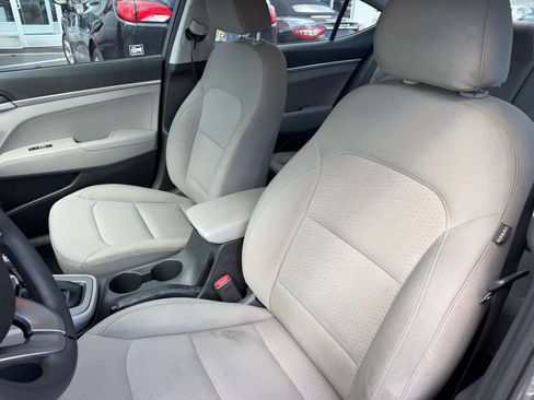 Used 2020 Hyundai Elantra SE w/ Cargo Package (C1) FWD image 9