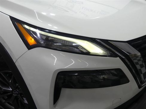 Used 2023 Nissan Rogue S image 13