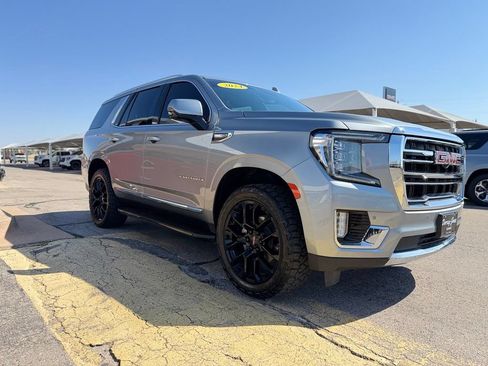 Used 2024 GMC Yukon SLT w/ SLT Luxury Package RWD image 3