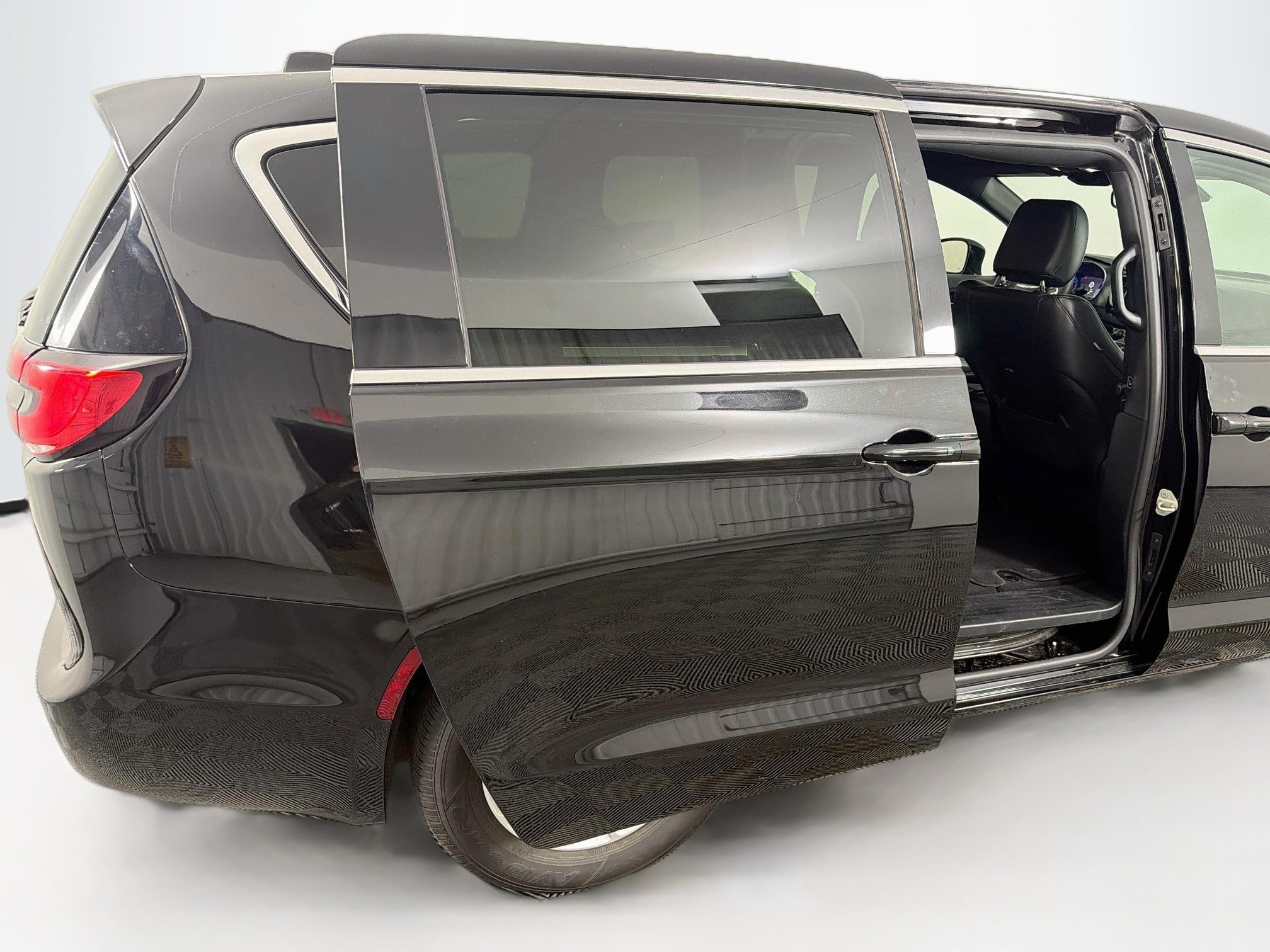 Used 2025 Chrysler Pacifica Select FWD image 33