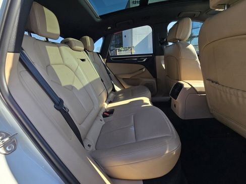 Used 2021 Porsche Macan image 17