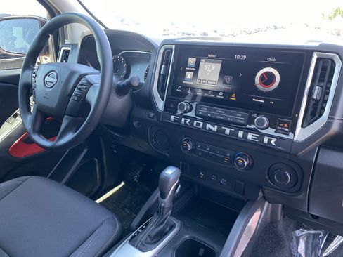Used 2025 Nissan Frontier SV RWD image 12