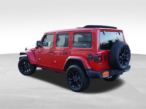 Certified 2025 Jeep Wrangler Unlimited Sahara w/ Safety Group image 8