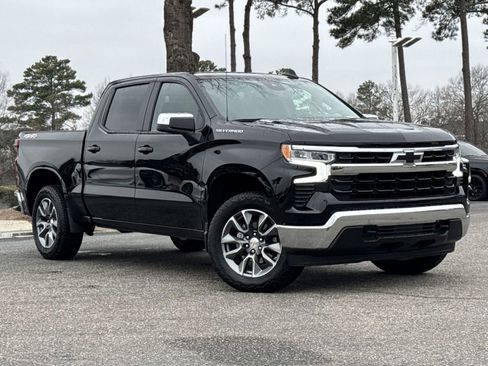 Used 2025 Chevrolet Silverado 1500 LT image 2