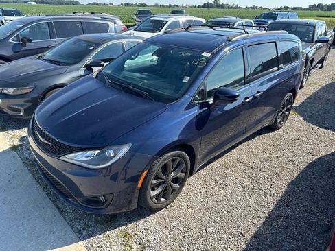 Used 2019 Chrysler Pacifica Limited w/ Advanced Safetytec Group FWD image 14