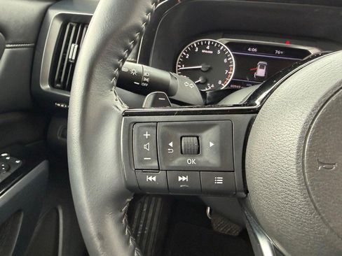 Used 2025 Nissan Pathfinder SL AWD/4WD image 15