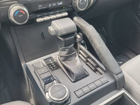 Certified 2025 Toyota Tacoma SR5 AWD/4WD image 15