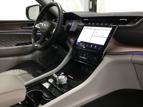 Used 2021 Jeep Grand Cherokee L Summit w/ Advanced Protech Group IV AWD/4WD image 29