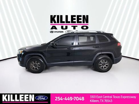 Used 2019 Jeep Cherokee Latitude Plus w/ Comfort/Convenience Group AWD/4WD image 4
