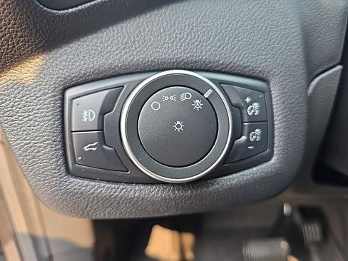 Used 2019 Ford Escape SEL image 12