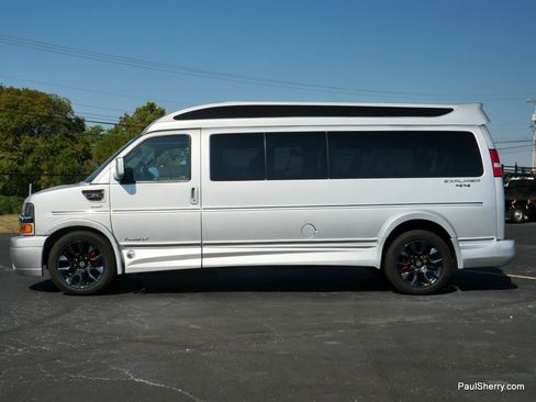 Used 2023 Chevrolet Express 2500 Extended image 11