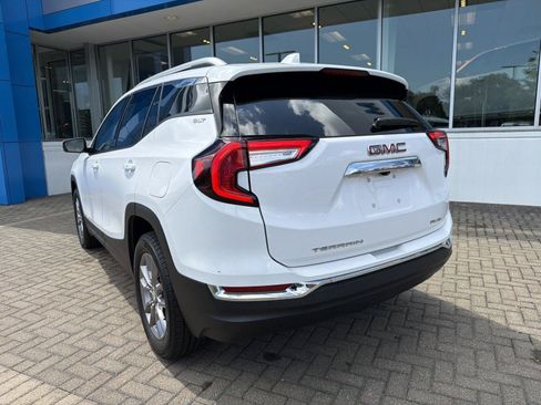 Used 2023 GMC Terrain SLT AWD/4WD image 3