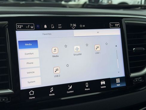 Used 2023 Chrysler Pacifica Touring-L FWD image 28