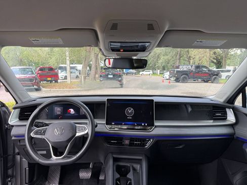 Used 2026 Volkswagen Tiguan SE AWD/4WD image 31
