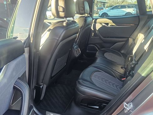 Used 2021 Maserati Levante GranLusso image 22